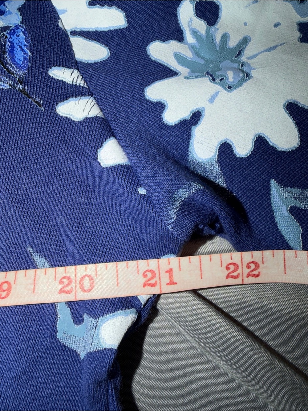 Navy Floral V-Neck 3/4 Sleeve Women's Top. EUC - Picture 5 of 5